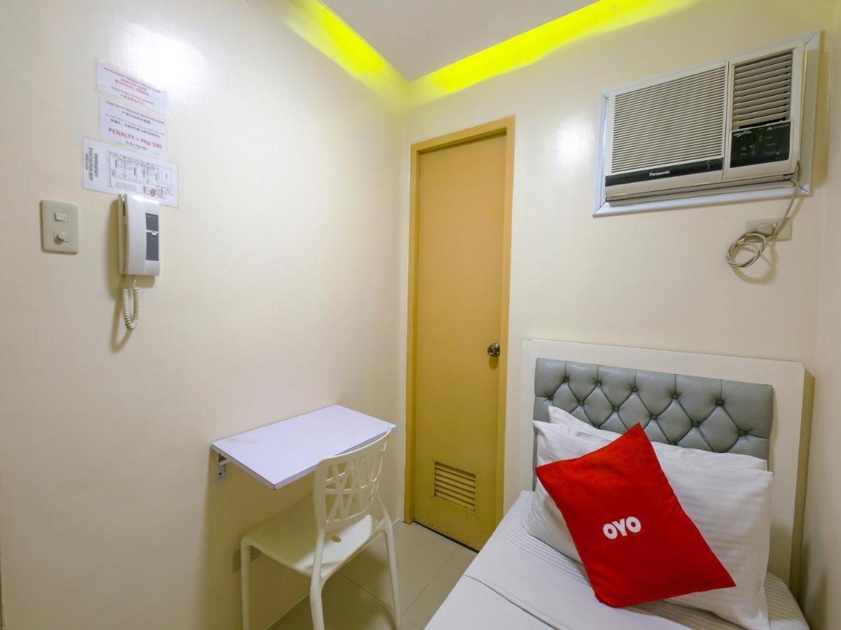 Oyo 783 Freemont Place Paranaque City Exterior photo