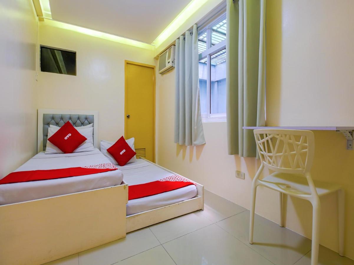 Oyo 783 Freemont Place Paranaque City Exterior photo